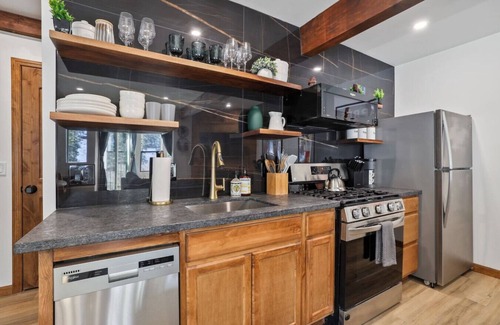 Tahoe Village Casa | Ski In/Out | Hot Tub & Slopeside Views | Sleeps 4