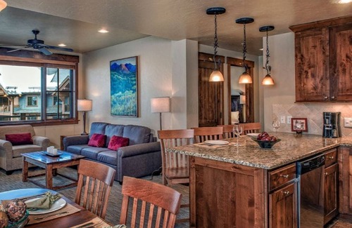 Breckenridge Cabina | Ski -in/out Luxury 2 BR at Grand Lodge on Peak 7, Breckenridge, CO