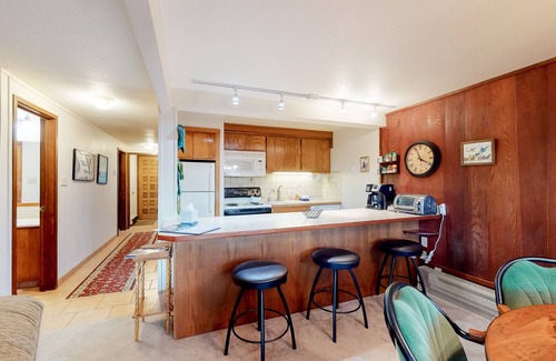 Purgatory Condominio | Ski-in/out Purgatory condo with lake & mountain-view balcony, fireplace