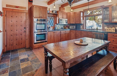 Sandpoint Casa | Ski-In/Out| Schweitzer Red Behr Inn | Hot Tub