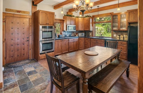 Sandpoint Casa | Ski-In/Out| Schweitzer Red Behr Inn | Hot Tub