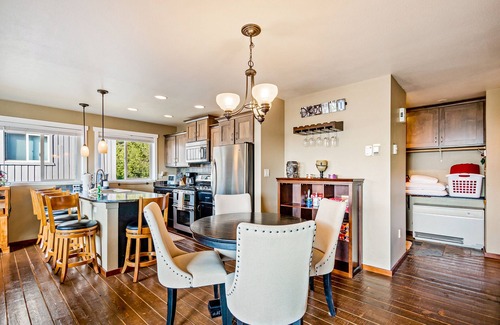 Sandpoint Casa | Ski-in/out townhome with great views, balcony, grill, & fireplace - dog-friendly