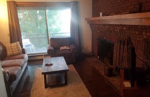 Central Vermont- Killington Casa | Ski In/Out Trailside Townhome