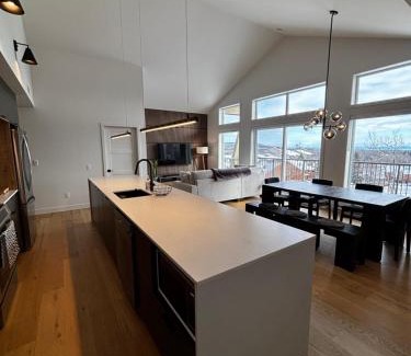 Beaupre Apartamento | Ski-in Penthouse Condo MSA