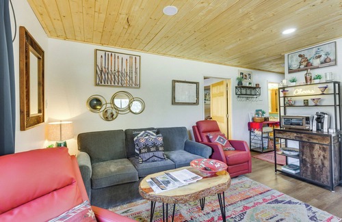 Red River Condominio | Ski-In Red River Retreat: Balcony, Mountain Views!