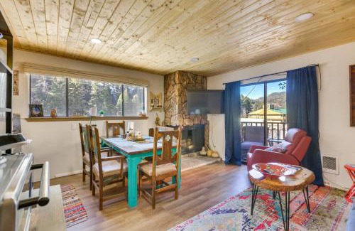 Red River Apartamento | Ski-In Red River Retreat Balcony, Mountain Views!