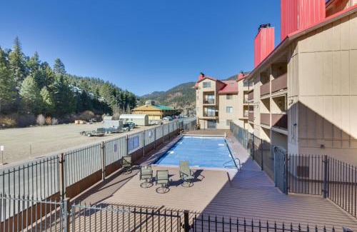 Red River Apartamento | Ski-In Red River Retreat Balcony, Mountain Views!