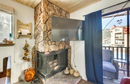Red River Apartamento | Ski-In Red River Retreat Balcony, Mountain Views!