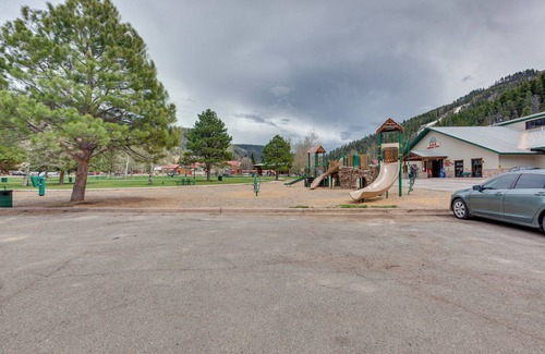 Taos Ski Valley Apartamento | Ski-in Red River Retreat: Balcony, Mountain Views!