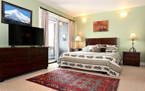 Saddle Ridge Casa | Ski-In/Ski-Out Luxury Cabin Rental with Incredible Views in Big Sky