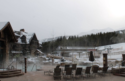 Breckenridge Complejo | Ski in/Ski out 2BR Condo at Grand Lodge on Peak 7 in Breckinridge, CO. 11-18 Jan