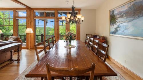 Spruce Peak Casa | Ski in Ski out 4 Bedroom Spruce Peak Lodge Luxury Mountain Cabin By Stowe Mountain Rentals