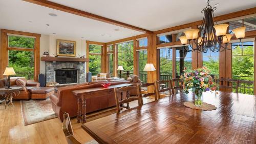 Spruce Peak Casa | Ski in Ski out 4 Bedroom Spruce Peak Lodge Luxury Mountain Cabin By Stowe Mountain Rentals