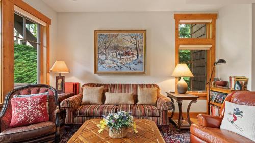 Spruce Peak Casa | Ski in Ski out 4 Bedroom Spruce Peak Lodge Luxury Mountain Cabin By Stowe Mountain Rentals