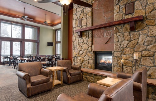 Four O'Clock Complejo | 2020 16-23 de febrero, 400 pies cuadrados Studio Ski-In / Ski-Out 5 Star Condo de lujo (para 4)