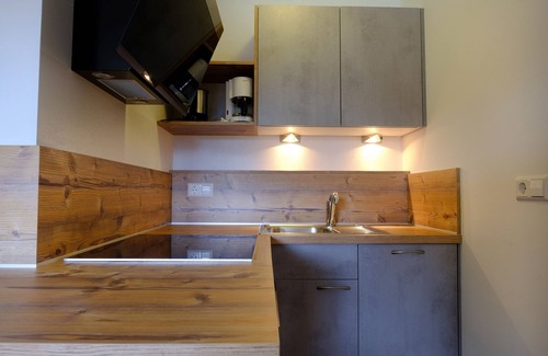 Maranza Apartamento | Ski-In / Ski-Out Apartment with Balcony, Sauna, & Jacuzzi; Pets Allowed, Parking Available