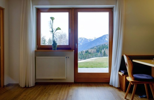 Maranza Apartamento | Ski-In / Ski-Out Apartment with Balcony, Sauna, & Jacuzzi; Pets Allowed, Parking Available