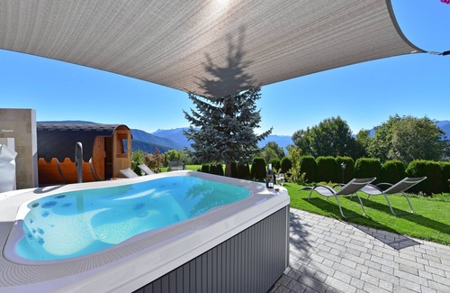 Maranza Apartamento | Ski-In / Ski-Out Apartment with Balcony, Sauna, & Jacuzzi; Pets Allowed, Parking Available