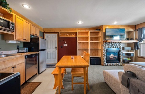 Sandpoint Condominio | Ski in Ski out at Schweitzer Mountain Resort | Great Views | Cozy Condo