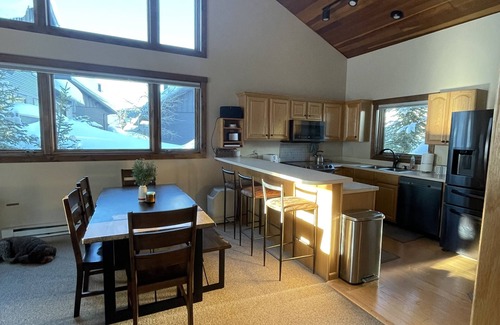 Big Horn Condominio | Ski in/Ski Out Big Sky - Steps from the Bear Back Poma