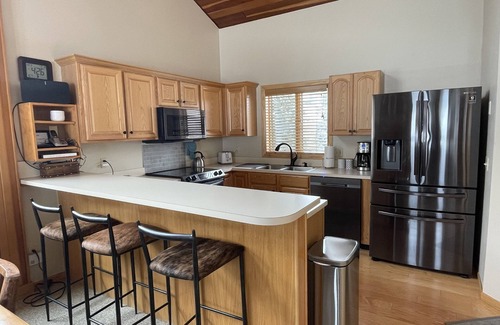 Big Horn Condominio | Ski in/Ski Out Big Sky - Steps from the Bear Back Poma