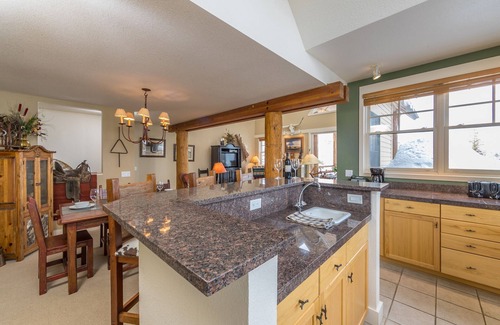 Saddle Ridge Condominio | Ski in/Ski out Big Sky Retreat