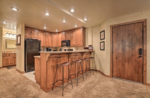Brian Head Apartamento | Ski-in/ski-out Brian Head Condo w/ Hot Tub Access!