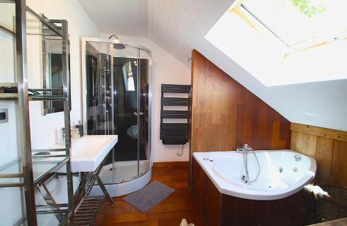Les Claux Chalet De Esquí | Ski-in/Ski-out Chalet, Quiet Location, and Jacuzzi