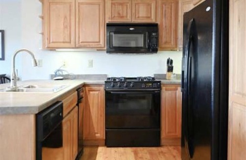 North Troy Condominio | Ski in-Ski Out Condo at Jay Peak, VT
