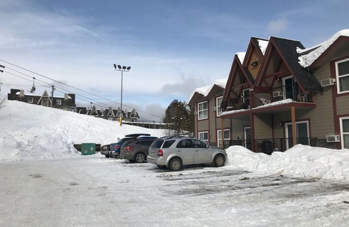 East Kootenay Condominio | CONDOMINIO SKI-IN SKI-OUT EN KIMBERLEY, DUERME 7, 30 SEGUNDOS PARA GOLPEAR AL GOLF CREEK!