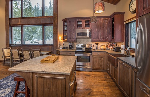 Big Horn Casa | Ski-in/Ski-out condo just steps to the Bear Back Poma Lift | Big Horn Ski-in/Ski-out