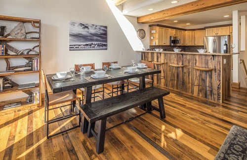 Saddle Ridge Casa | Ski In/Ski Out Condo, Private Hot Tub, Moonlight Basin