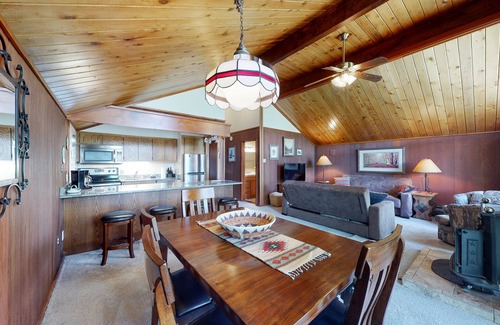 Purgatory Condominio | Ski-in/ski-out condo with lake & mountain views, patio, balcony