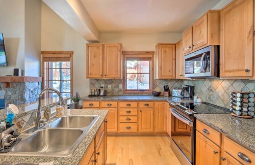 Tamarack Resort Casa | Ski-In/Ski-Out Donnelly Townhome w/ Hot Tub!
