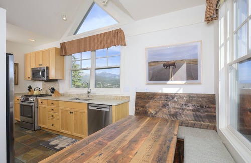 Saddle Ridge Casa | Ski-in/ski-out home w/great views & hot tub in Moonlight Basin - Saddle Ridge - Timber Wolf Chalet