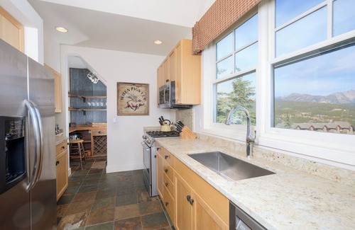 Saddle Ridge Casa | Ski-in/ski-out home w/great views & hot tub in Moonlight Basin - Saddle Ridge - Timber Wolf Chalet