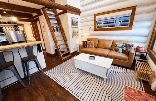 Whitefish Cabina | Black Bear Cabin # 3 2 BR 2 Cabina de baño - tiene capacidad para 6