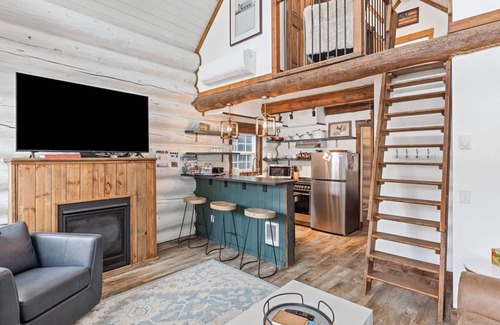 Whitefish Cabina | Black Bear Cabin # 2 2 BR 2 Cabina de baño - tiene capacidad para 6