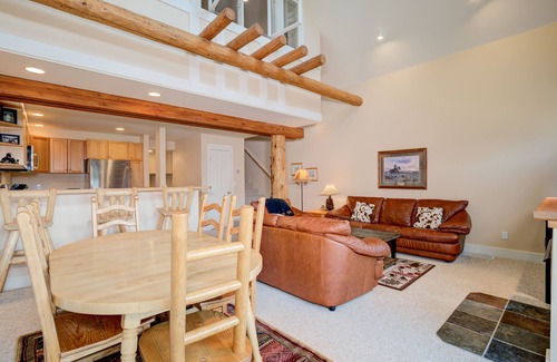 Saddle Ridge Casa | Ski-in/ski-out Moonlight Basin home w/private hot tub - Saddle Ridge - Iron Horse Haven Chalet
