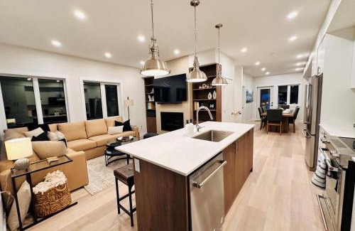 East Kootenay Casa | Ski In Ski Out Private Hot Tub