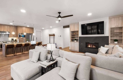 Powder Ridge Casa | Ski-in/Ski-Out Slopeside Luxury Condo in Big Sky