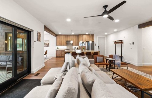 Powder Ridge Casa | Ski-in/Ski-Out Slopeside Luxury Condo in Big Sky