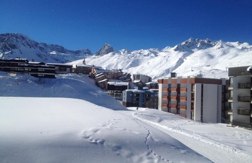 Le Lavachet Apartamento | Ski in-Ski out! Spacious & Stylish Apartment for 8 in the heart of Lavachet
