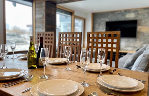 Le Lavachet Apartamento | Ski in-Ski out! Spacious & Stylish Apartment for 8 in the heart of Lavachet