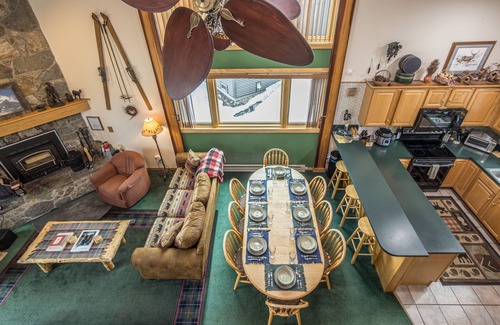 Big Horn Casa | Ski in/Ski out, views of Lake Levinsky, wood burning fireplace - Big Horn Ski Escape!