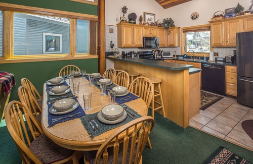 Big Horn Casa | Ski in/Ski out, views of Lake Levinsky, wood burning fireplace - Big Horn Ski Escape!