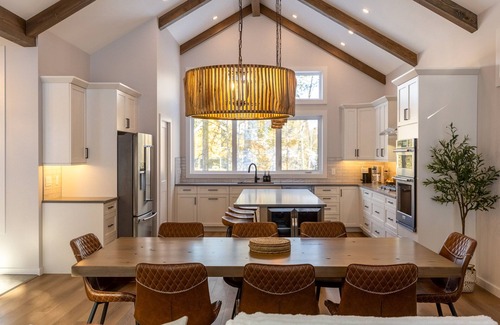 East Kootenay Chalet De Esquí | Ski In to your Hot Tub and Sauna. Luxurious