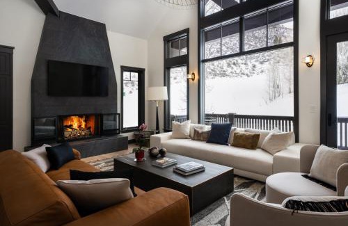 Edwards Casa | Ski-InandOut Townhome with Hot Tub by Arrow Bahn Lift!