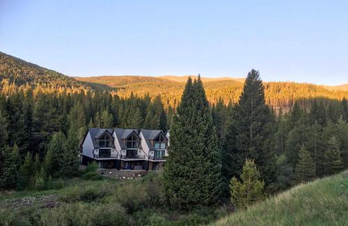 Old Town Casa | Ski-InandSki-Out Gemini Lift Access! Home with Hot Tub
