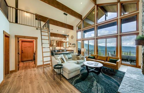 Sandpoint Casa | Ski-InandSki-Out Schweitzer Mtn Home Decks and Views!